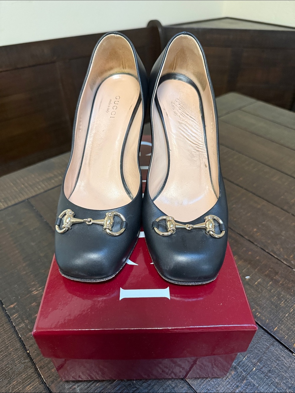 Gucci Black Leather Pumps with Gold Horsebit